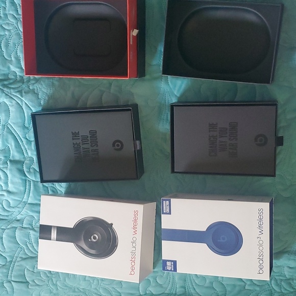 2 Beats Studio AND Beats Solo³ Wireless EMPTY BOXES ONLY - Picture 6 of 6
